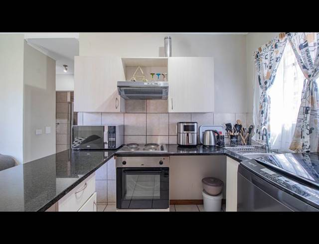 2 BEDROOM APARTMENT FOR SALE IN ESTHER PARK